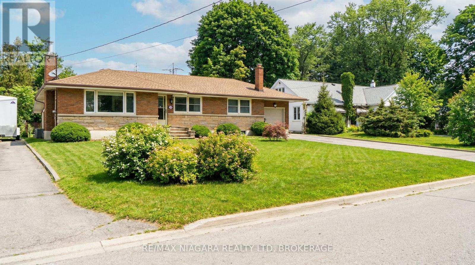 6543 St. John Street, Niagara Falls, Ontario L2J 1C8 - Photo 2 - X12805796