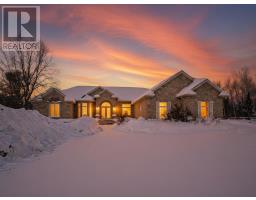 1866 Oliver RD, Thunder Bay, Ontario