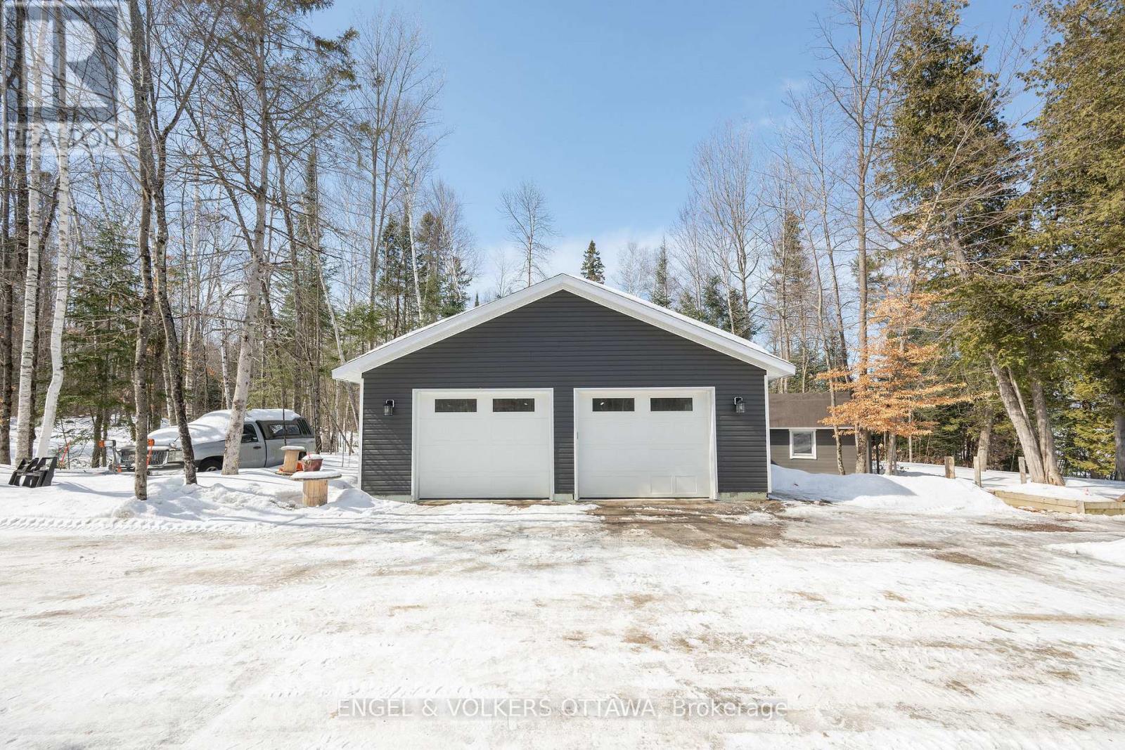 106 Whites Beach Trail, Whitewater Region, Ontario  K0J 2L0 - Photo 38 - X12934898