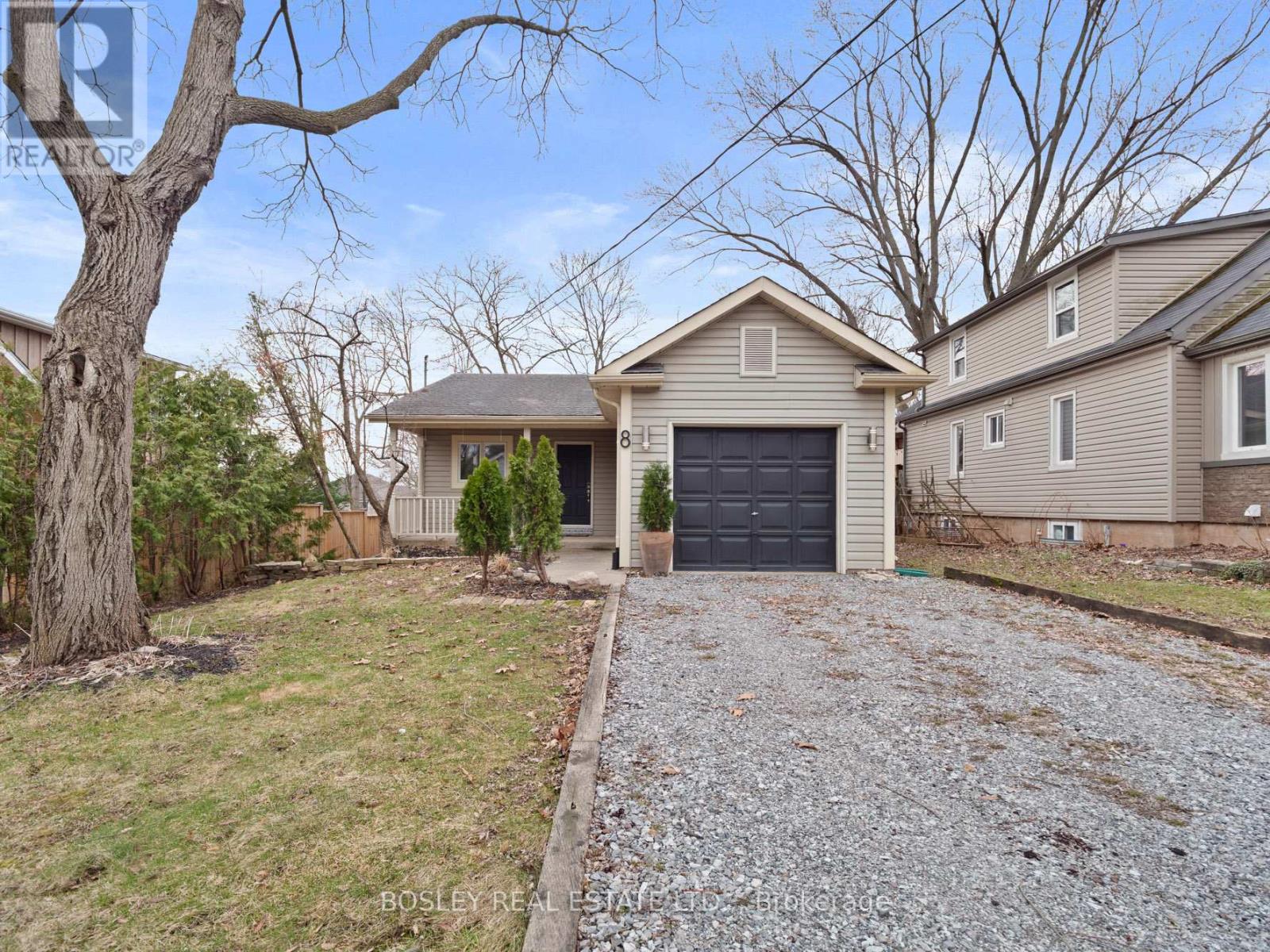 8 Emmett Street, Pelham, Ontario  L0S 1E0 - Photo 2 - X12934878