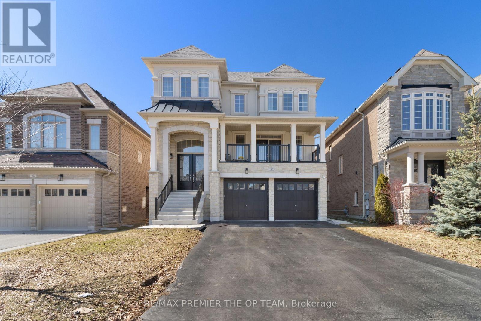 30 BANNOCKBURN DRIVE, Vaughan, Ontario