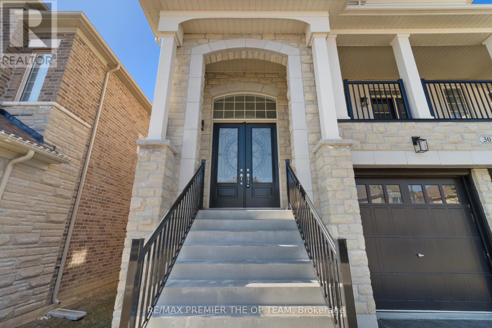 30 Bannockburn Drive, Vaughan, Ontario L4H 4P8 - Photo 2 - N12930428