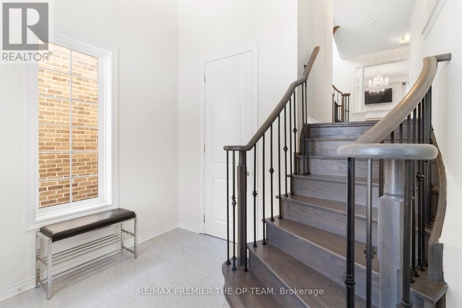 30 Bannockburn Drive, Vaughan, Ontario L4H 4P8 - Photo 4 - N12930428