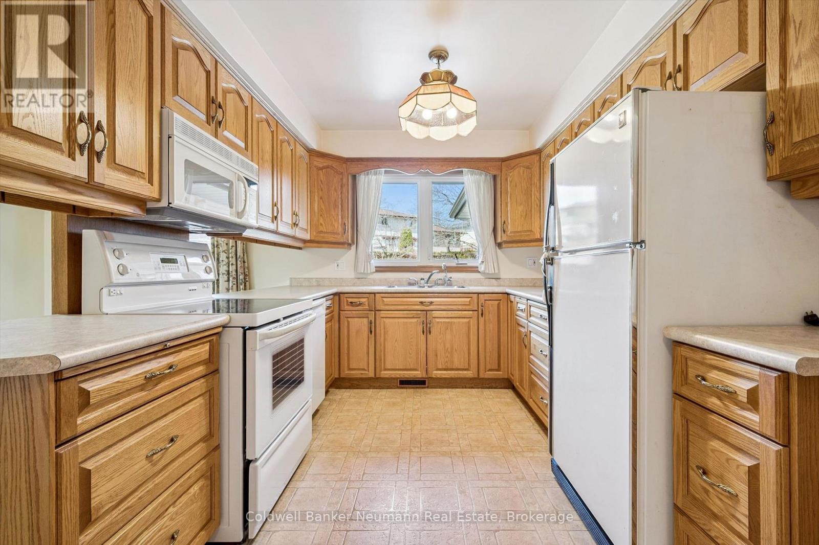 18 Carmine Place, Guelph, Ontario  N1E 3V1 - Photo 12 - X12934736