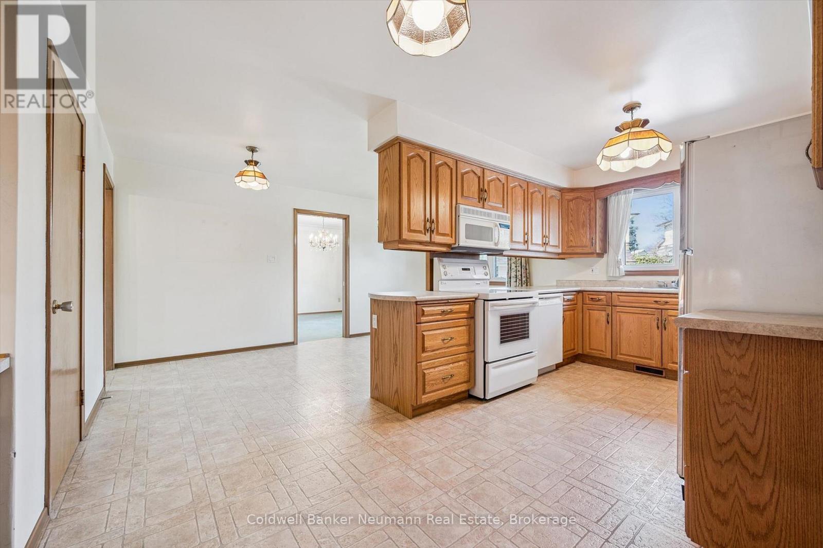 18 Carmine Place, Guelph, Ontario  N1E 3V1 - Photo 13 - X12934736