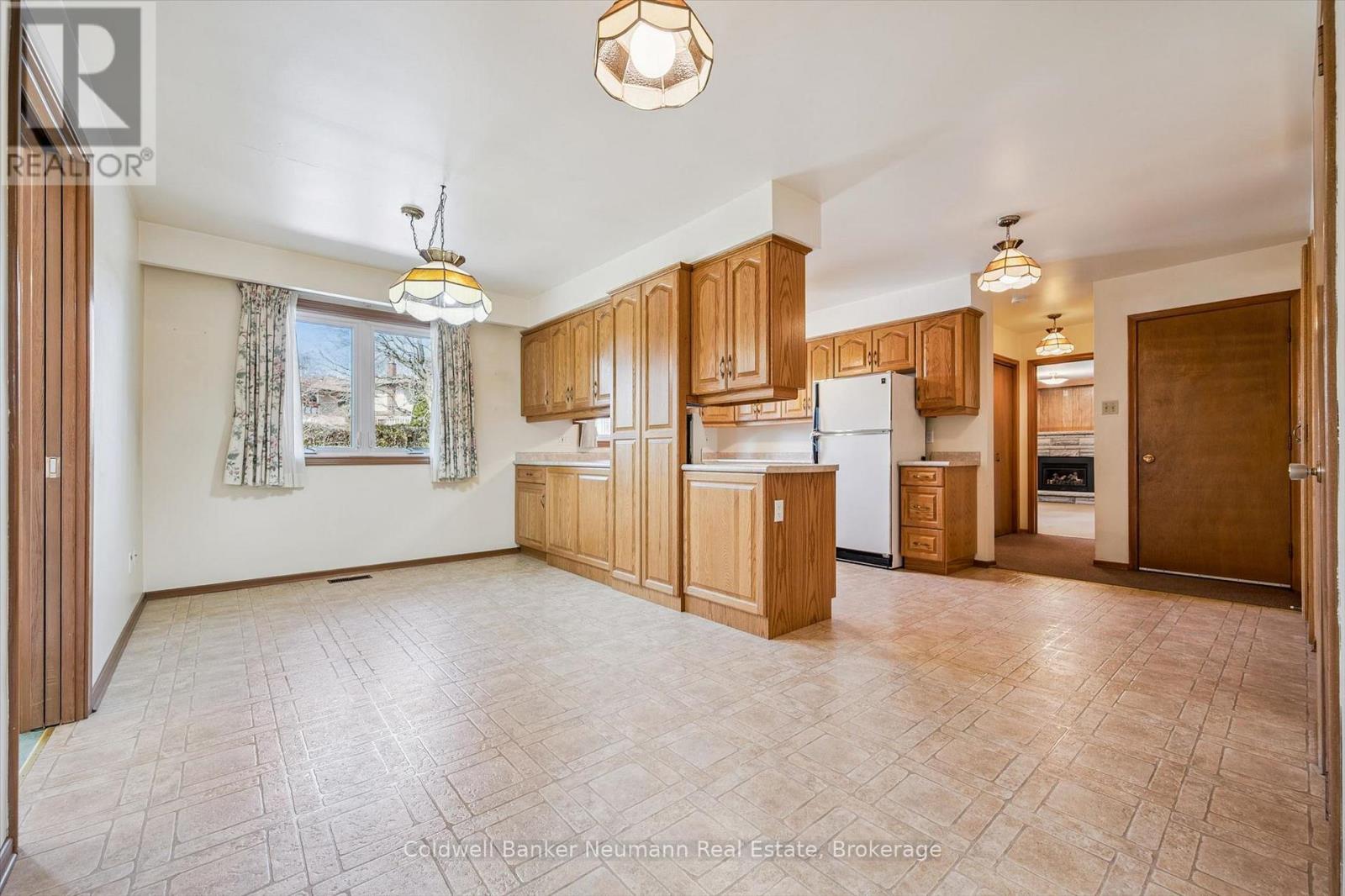 18 Carmine Place, Guelph, Ontario  N1E 3V1 - Photo 9 - X12934736