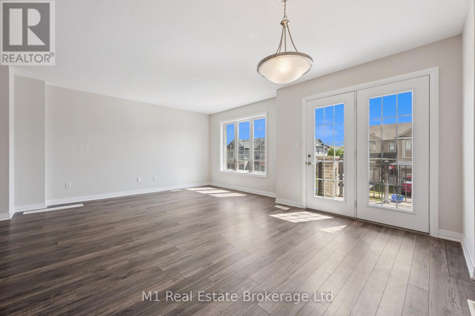 13 Meadowridge Street, Kitchener, Ontario  N2P 0H2 - Photo 3 - X12934774