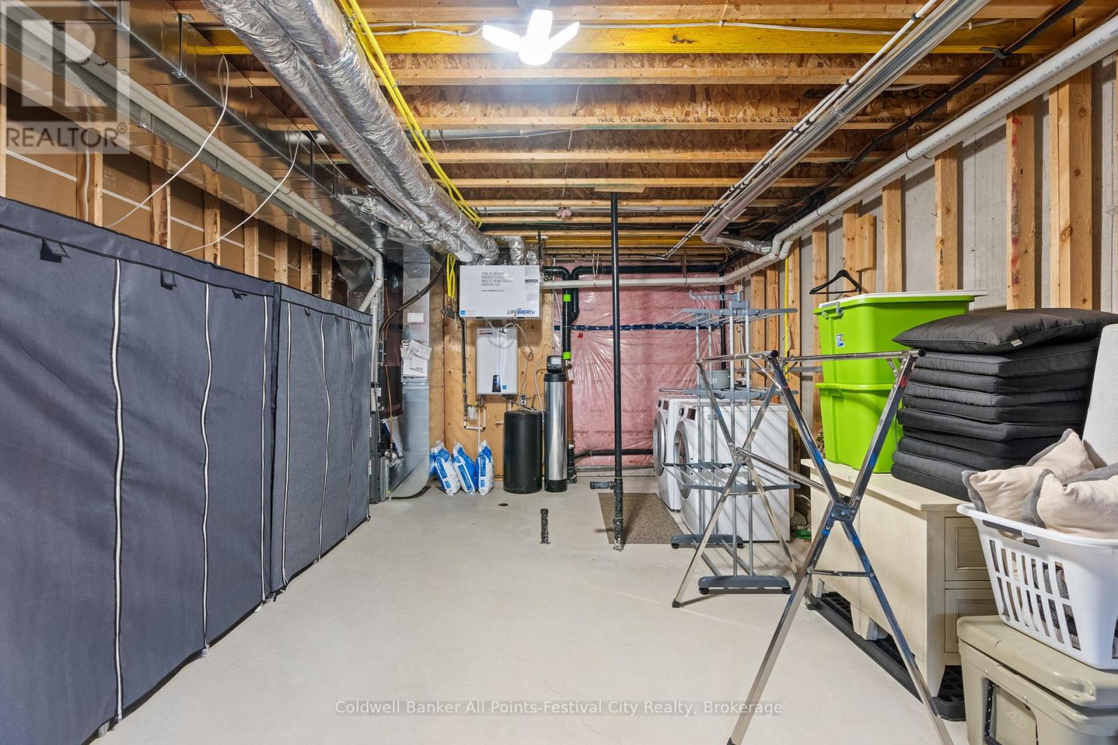 Unit #6 - 9861 Glendon Drive, Middlesex Centre, Ontario  N0L 1R0 - Photo 36 - X12934856