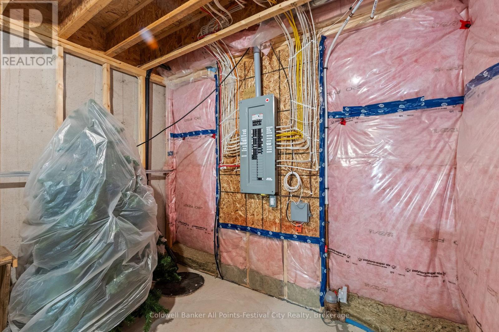 Unit #6 - 9861 Glendon Drive, Middlesex Centre, Ontario  N0L 1R0 - Photo 41 - X12934856