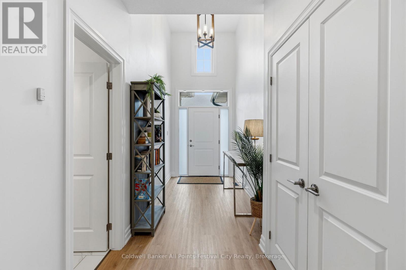 Unit #6 - 9861 Glendon Drive, Middlesex Centre, Ontario  N0L 1R0 - Photo 8 - X12934856