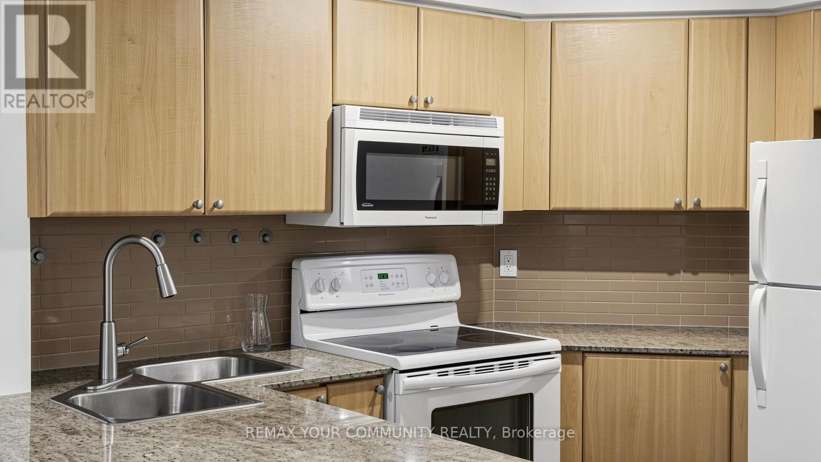 2701 - 763 Bay Street, Toronto, Ontario  M5G 2R3 - Photo 14 - C12934778