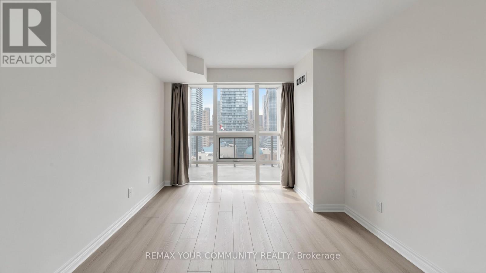 2701 - 763 Bay Street, Toronto, Ontario  M5G 2R3 - Photo 16 - C12934778