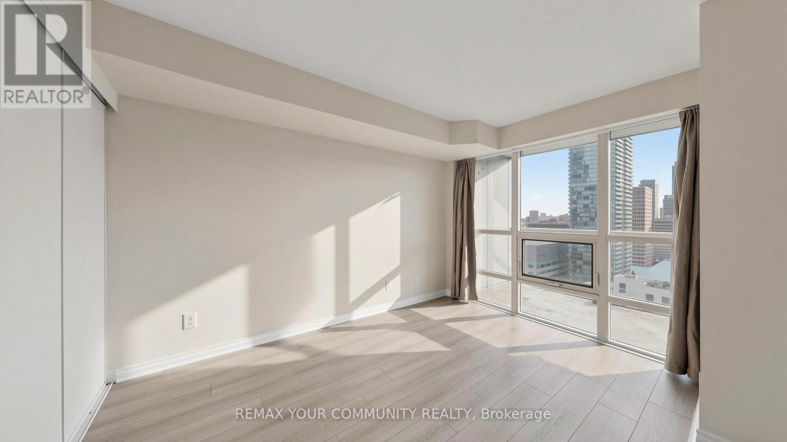 2701 - 763 Bay Street, Toronto, Ontario  M5G 2R3 - Photo 17 - C12934778