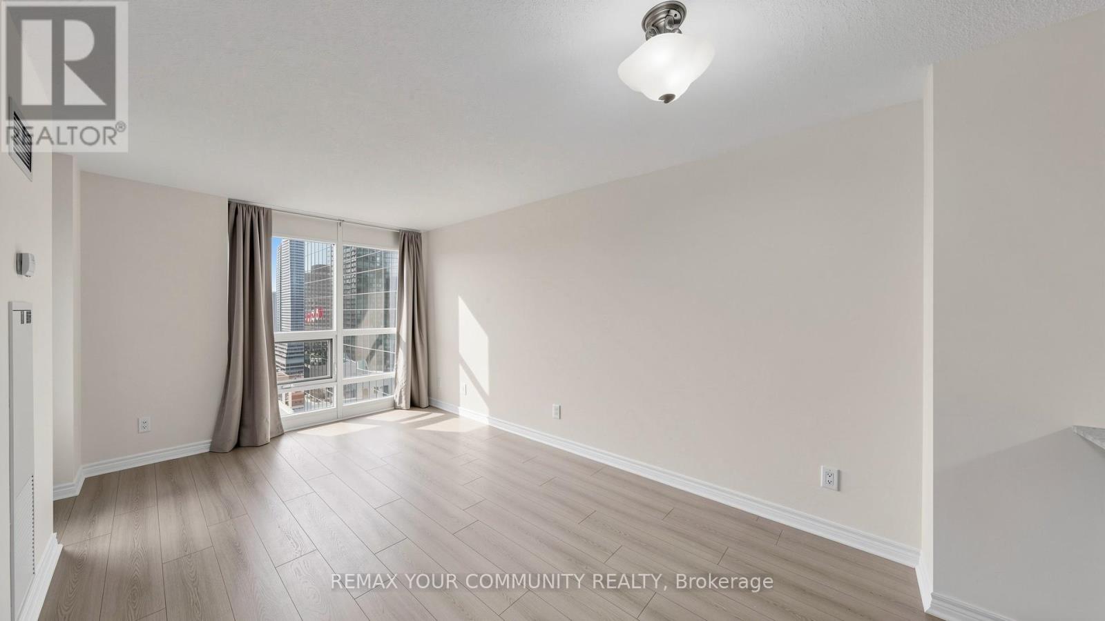 2701 - 763 Bay Street, Toronto, Ontario  M5G 2R3 - Photo 6 - C12934778