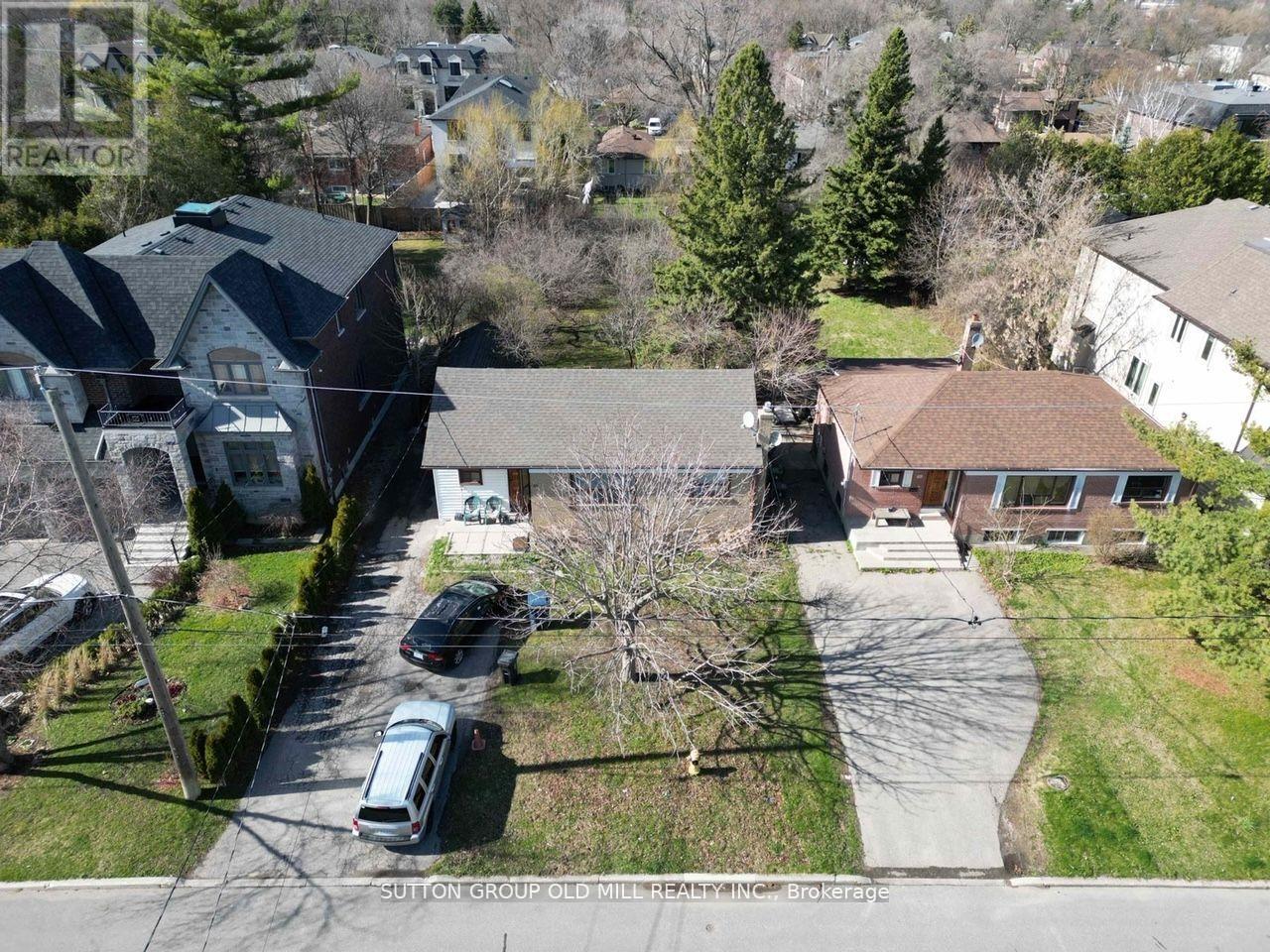 96 Caines Avenue, Toronto, Ontario  M2R 2L3 - Photo 3 - C12934854