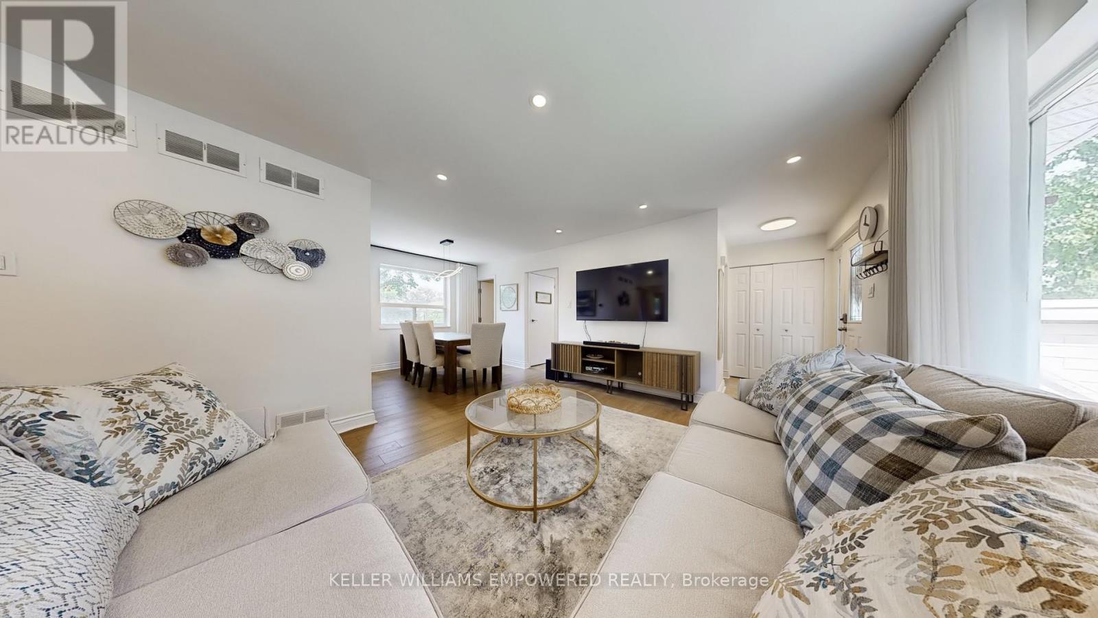 30 Paperbirch Drive, Toronto, Ontario  M3C 2E7 - Photo 7 - C12934866