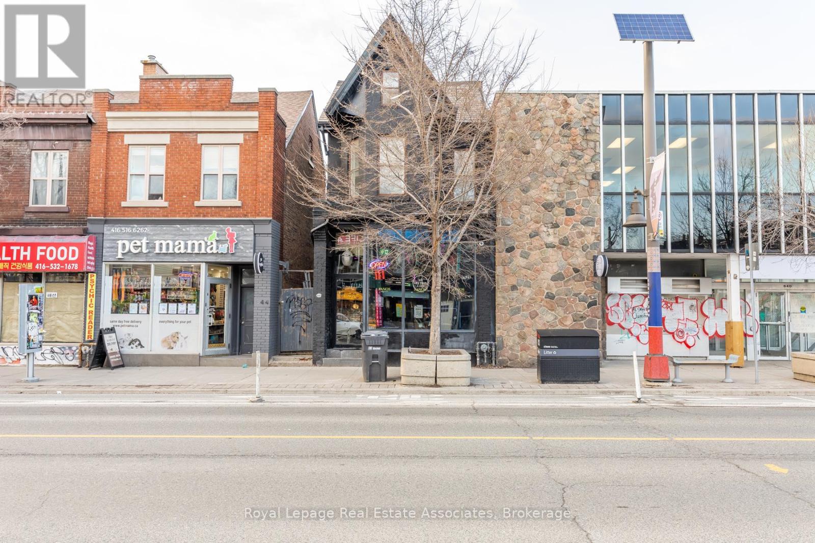 642 BLOOR STREET W, Toronto, Ontario