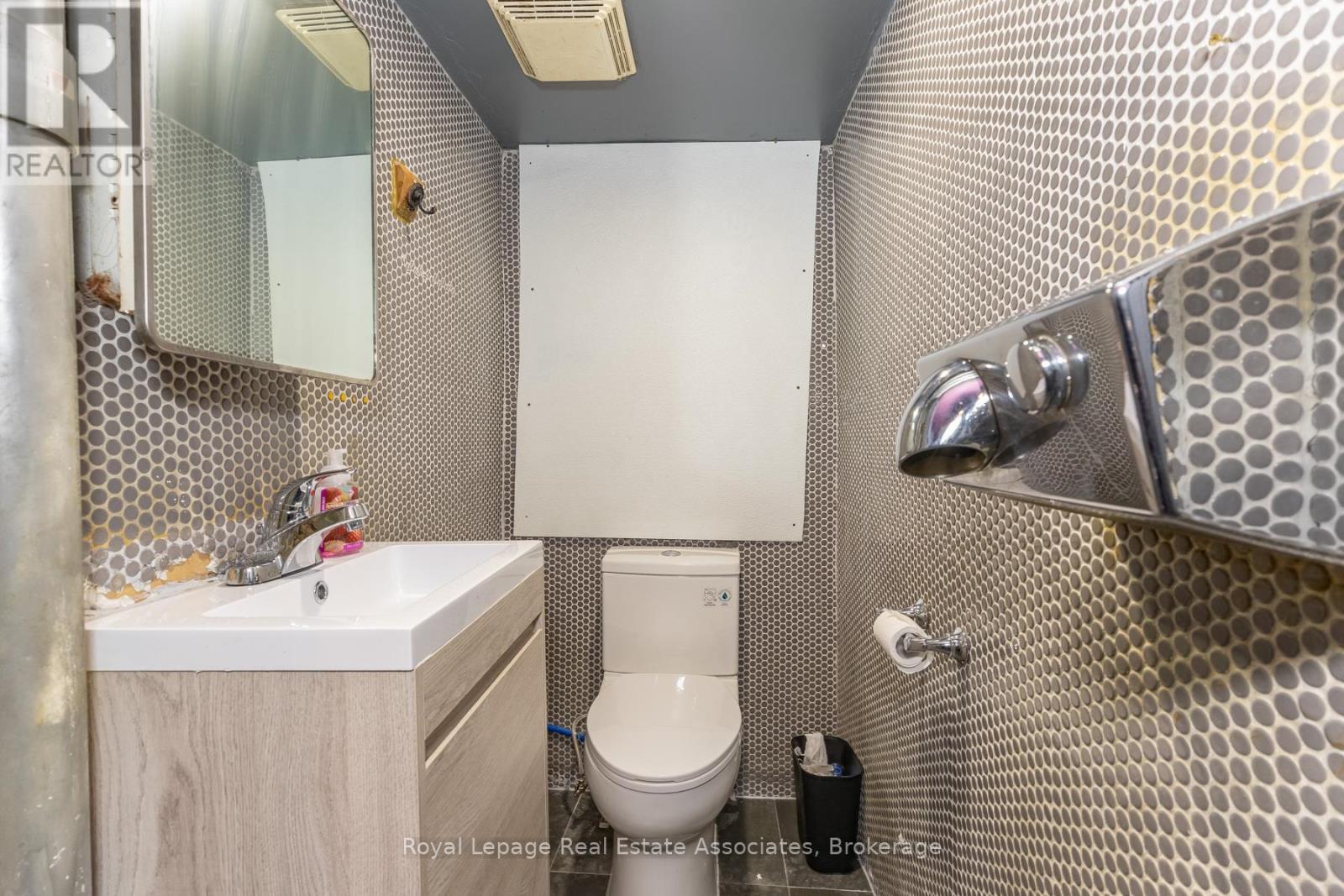 642 Bloor Street W, Toronto, Ontario M6G 1K9 - Photo 17 - C12934902