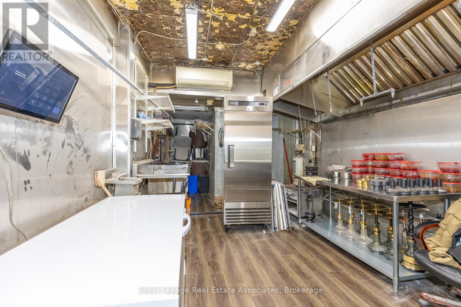 642 Bloor Street W, Toronto, Ontario M6G 1K9 - Photo 2 - C12934902