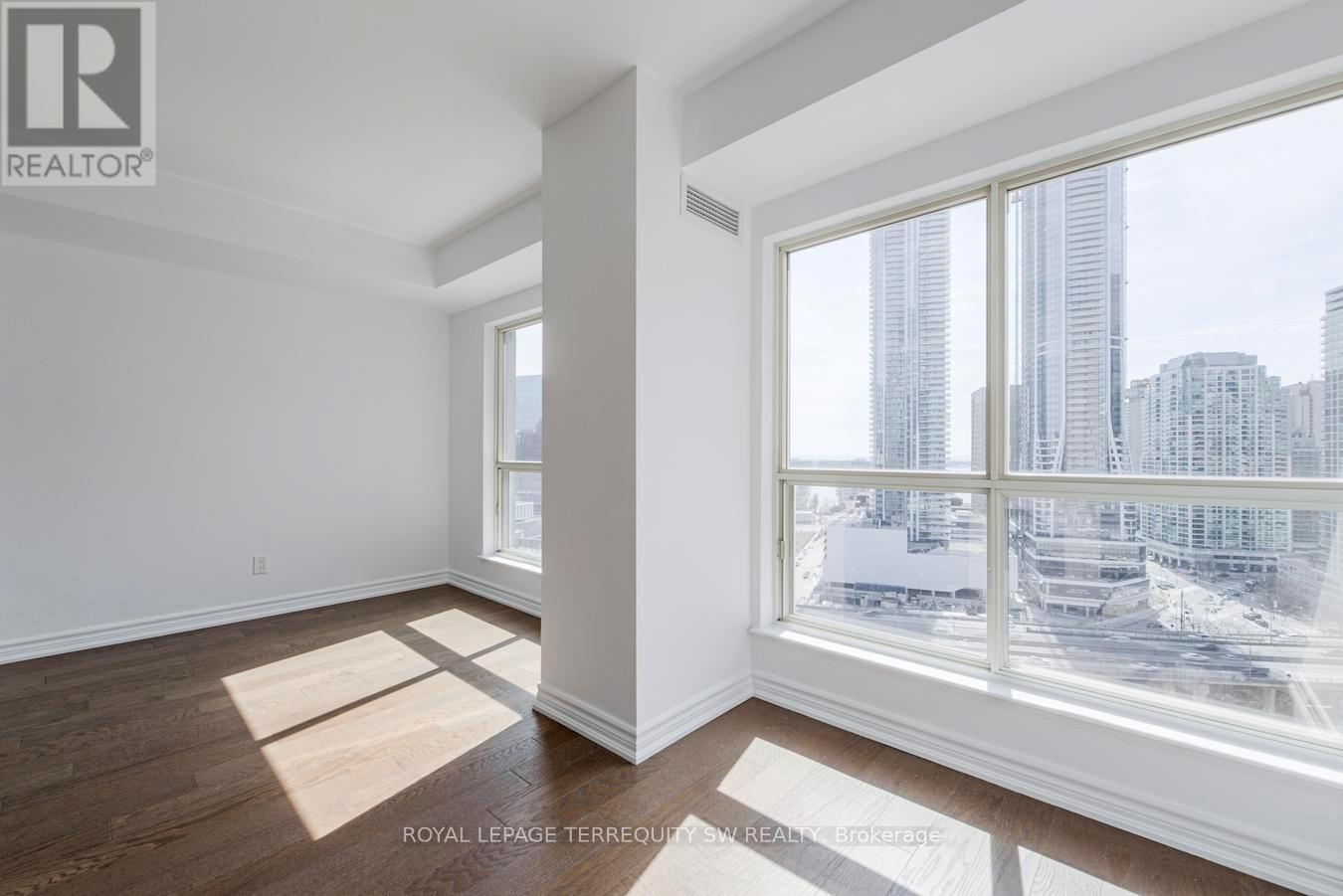 2102 - 25 The Esplanade, Toronto, Ontario  M5E 1W5 - Photo 19 - C12934930