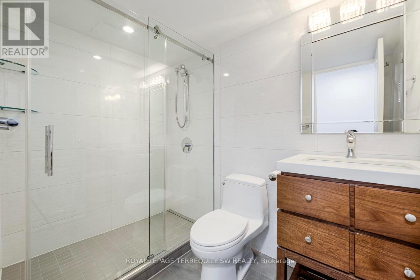 2102 - 25 The Esplanade, Toronto, Ontario  M5E 1W5 - Photo 21 - C12934930