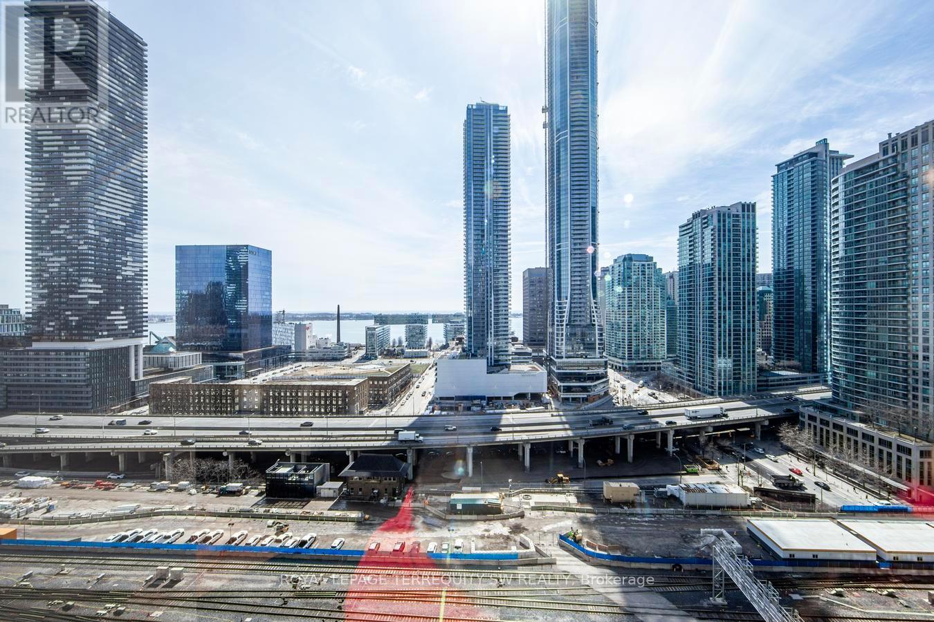 2102 - 25 The Esplanade, Toronto, Ontario  M5E 1W5 - Photo 31 - C12934930