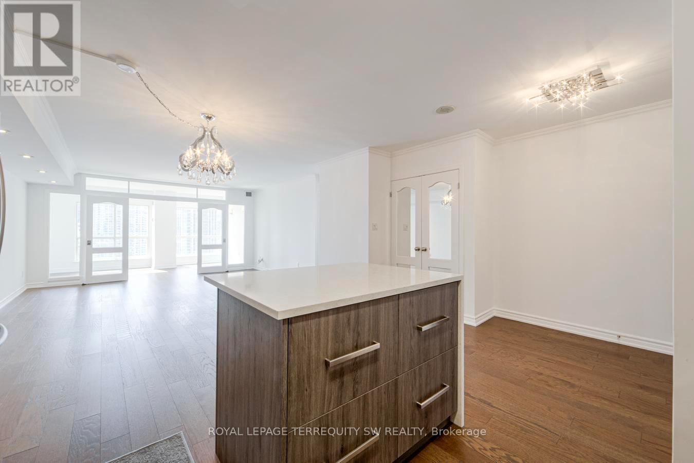 2102 - 25 The Esplanade, Toronto, Ontario  M5E 1W5 - Photo 8 - C12934930