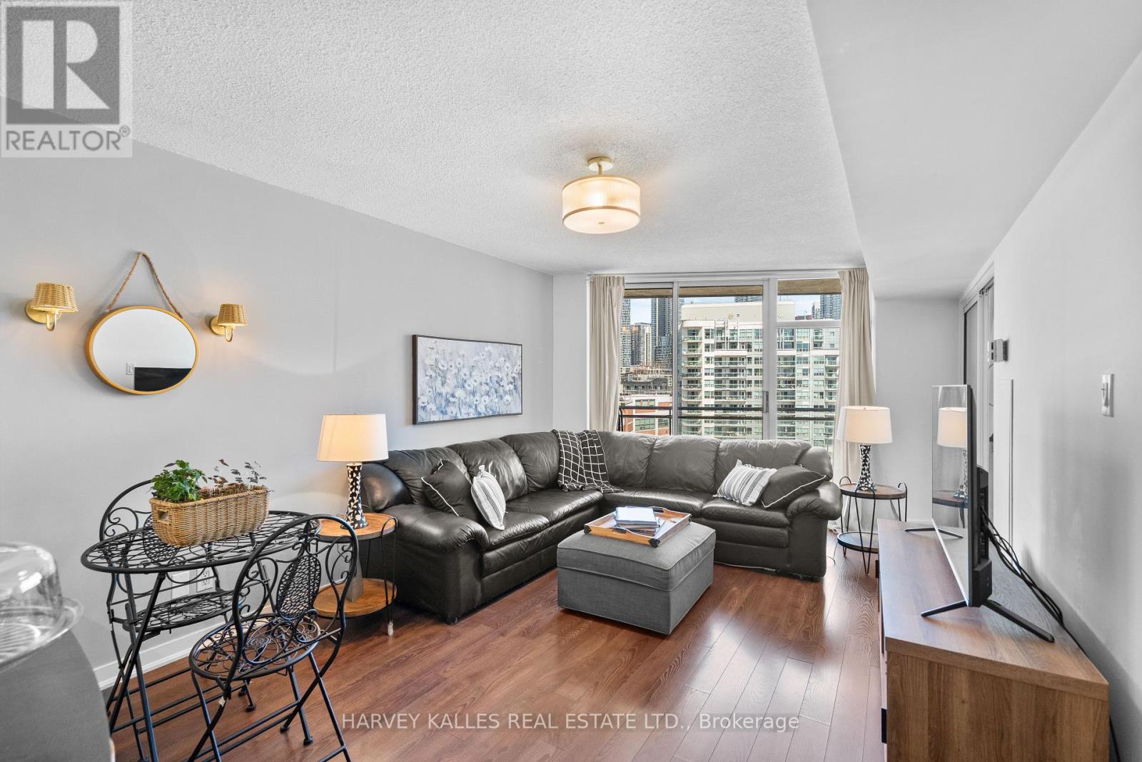 803 - 650 Queens Quay W, Toronto, Ontario  M5V 3N2 - Photo 10 - C12934936