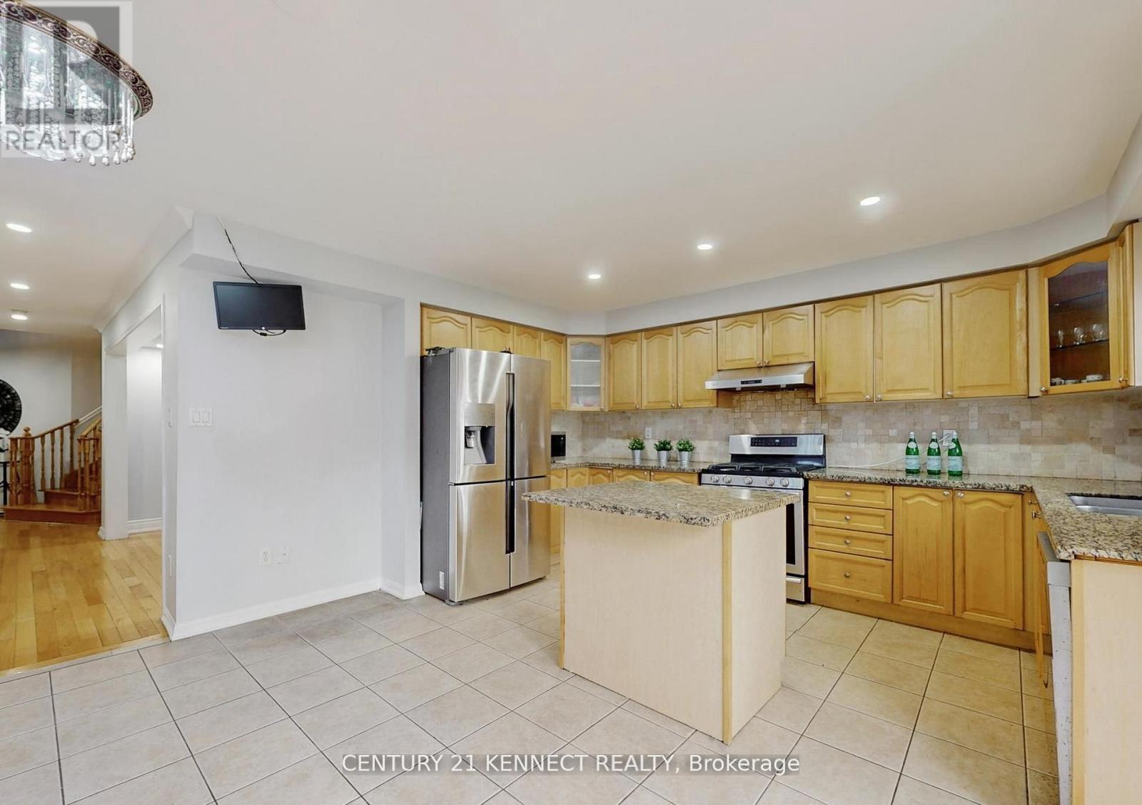 134 Medland Avenue, Whitby, Ontario  L1P 1W7 - Photo 10 - E12934772