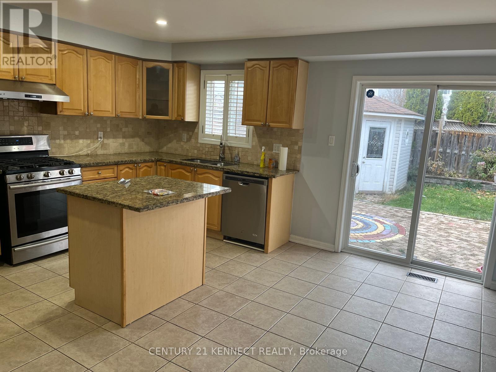 134 Medland Avenue, Whitby, Ontario  L1P 1W7 - Photo 9 - E12934772