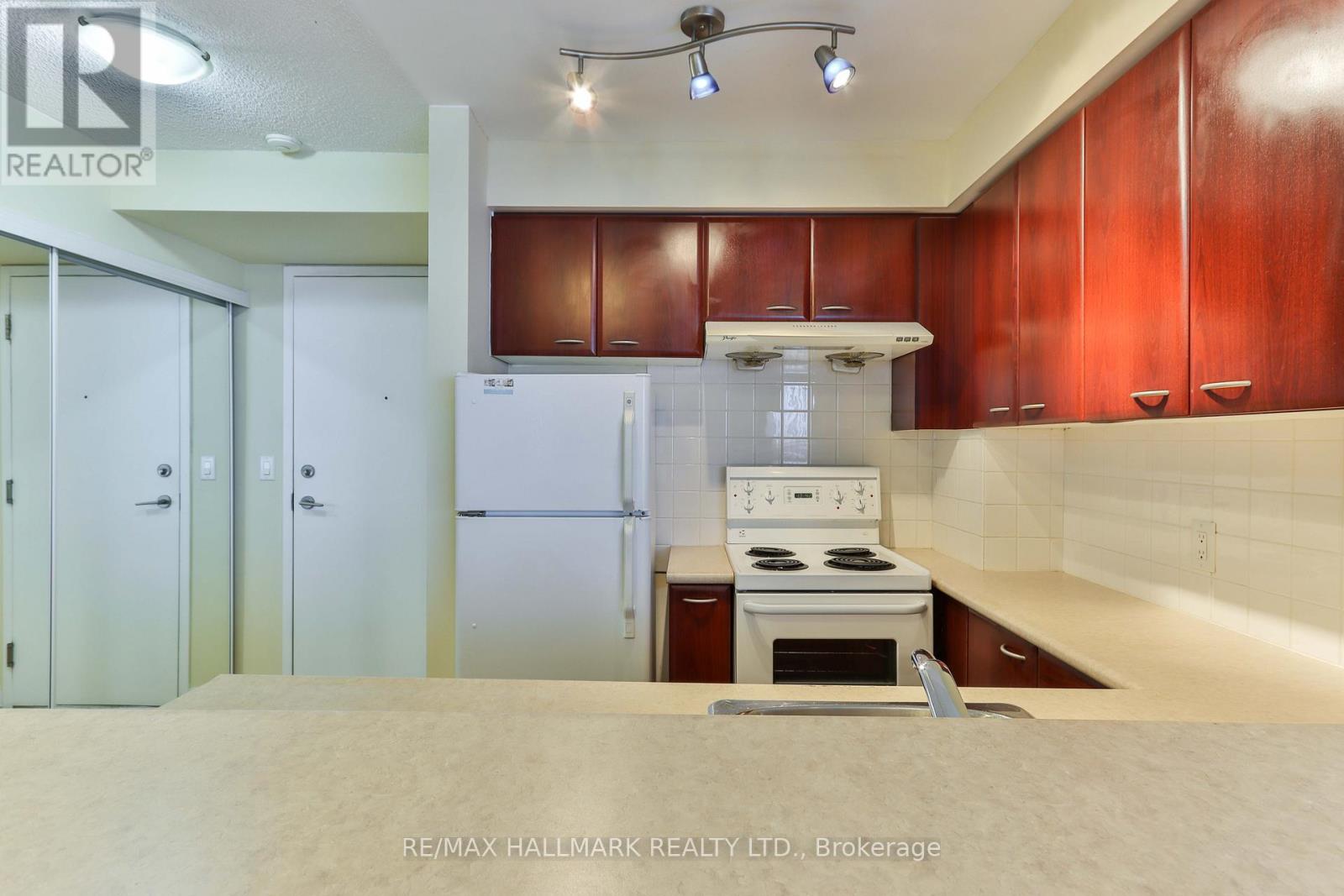 1612 - 36 Lee Centre Drive, Toronto, Ontario  M1H 3J1 - Photo 9 - E12934974