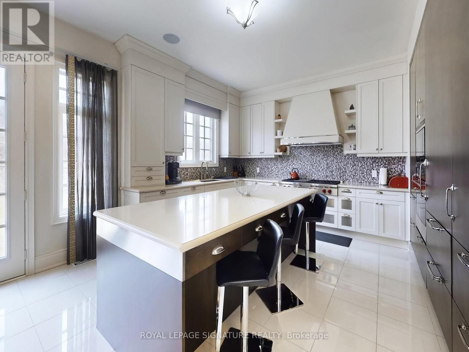 35 Annsleywood Court, Vaughan, Ontario  L4H 3N5 - Photo 9 - N12934892