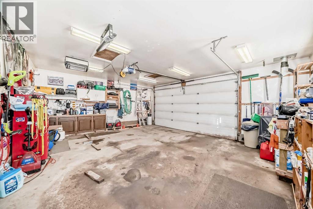 329 Martinwood Place Ne, Calgary, Alberta  T3J 3H7 - Photo 37 - A2285894