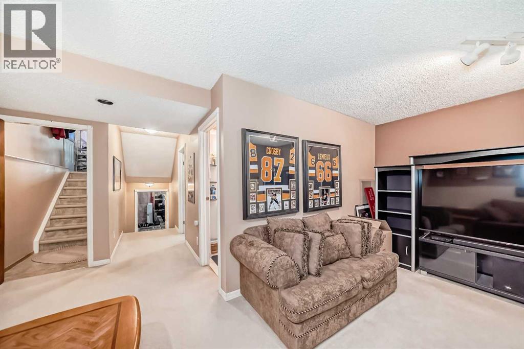 329 Martinwood Place Ne, Calgary, Alberta  T3J 3H7 - Photo 28 - A2285894