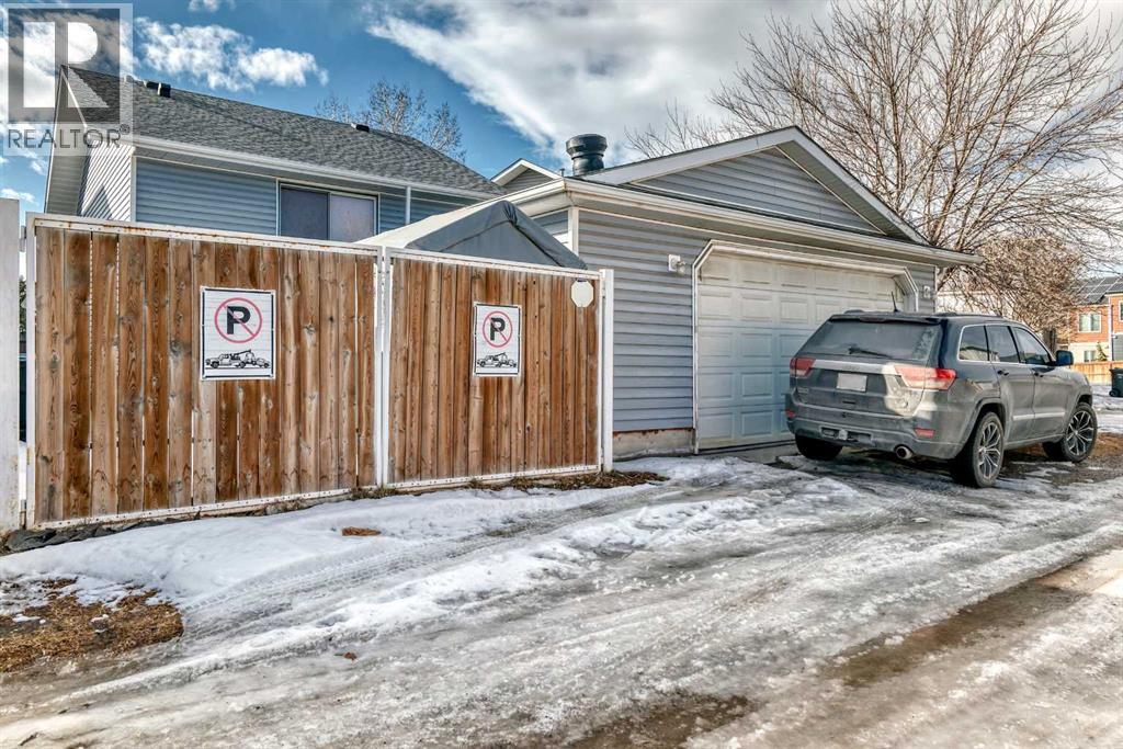 329 Martinwood Place Ne, Calgary, Alberta  T3J 3H7 - Photo 39 - A2285894