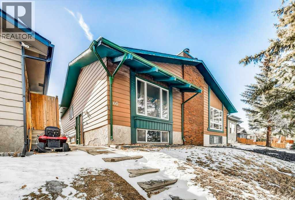 60 Bermuda Court NW, Calgary, Alberta  T3K 1H3 - Photo 1 - A2292777