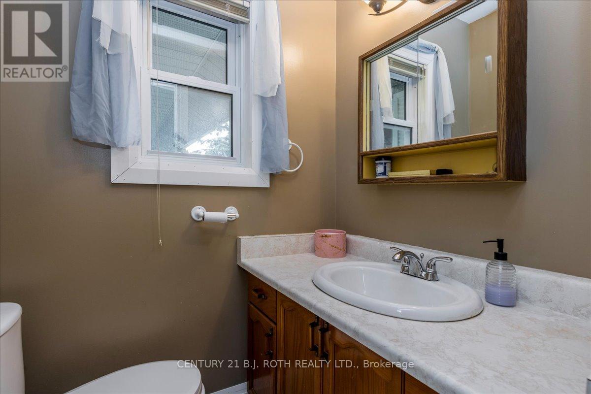 4049 Bayview Avenue, Ramara, Ontario  L3V 6H7 - Photo 13 - S12934796