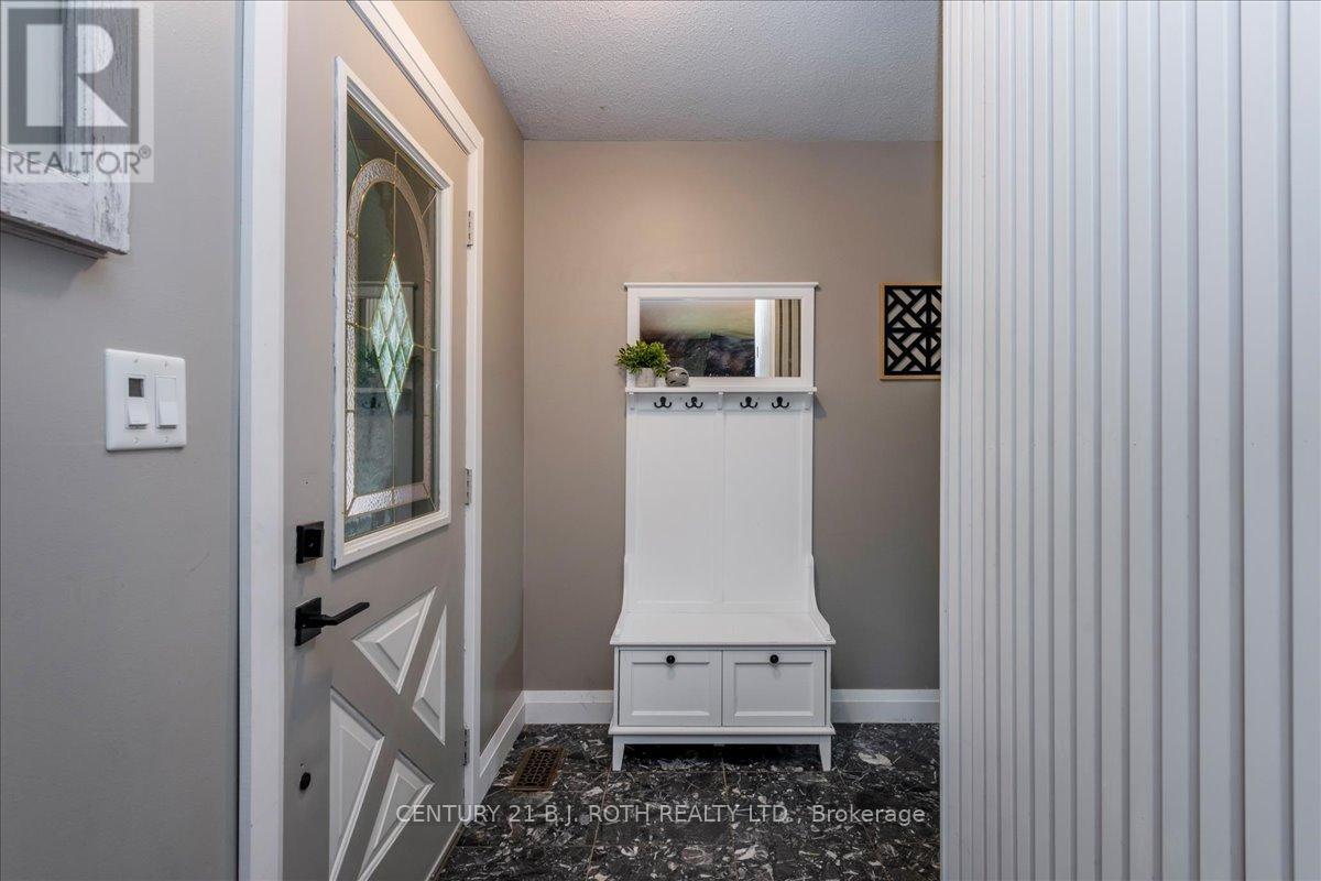 4049 Bayview Avenue, Ramara, Ontario  L3V 6H7 - Photo 3 - S12934796