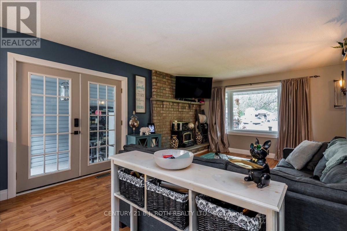 4049 Bayview Avenue, Ramara, Ontario  L3V 6H7 - Photo 5 - S12934796