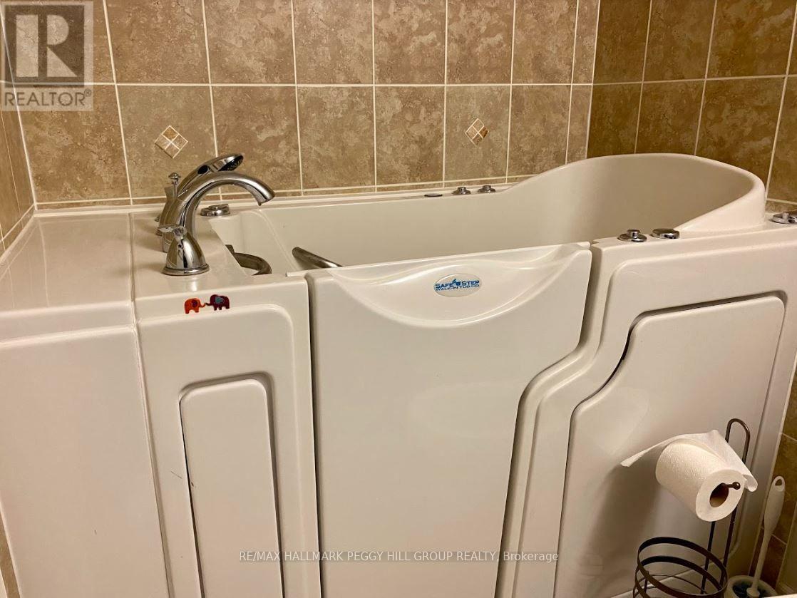 405 - 45 Ferndale Drive S, Barrie, Ontario  L4N 5W7 - Photo 10 - S12934890