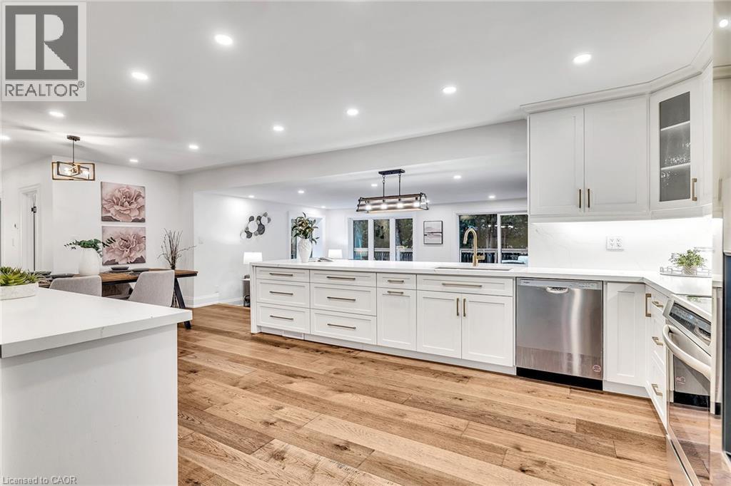 877 Kingsway Drive, Burlington, Ontario  L7T 3H8 - Photo 5 - 40814836