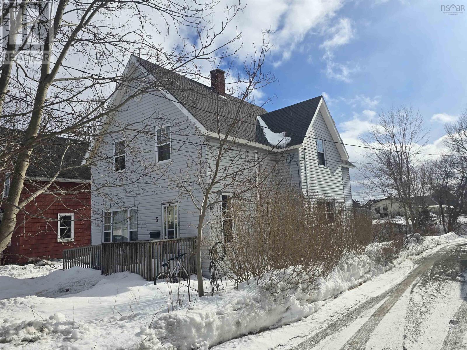 5 Byng Street, Glace Bay, Nova Scotia  B1A 3G9 - Photo 2 - 202603792