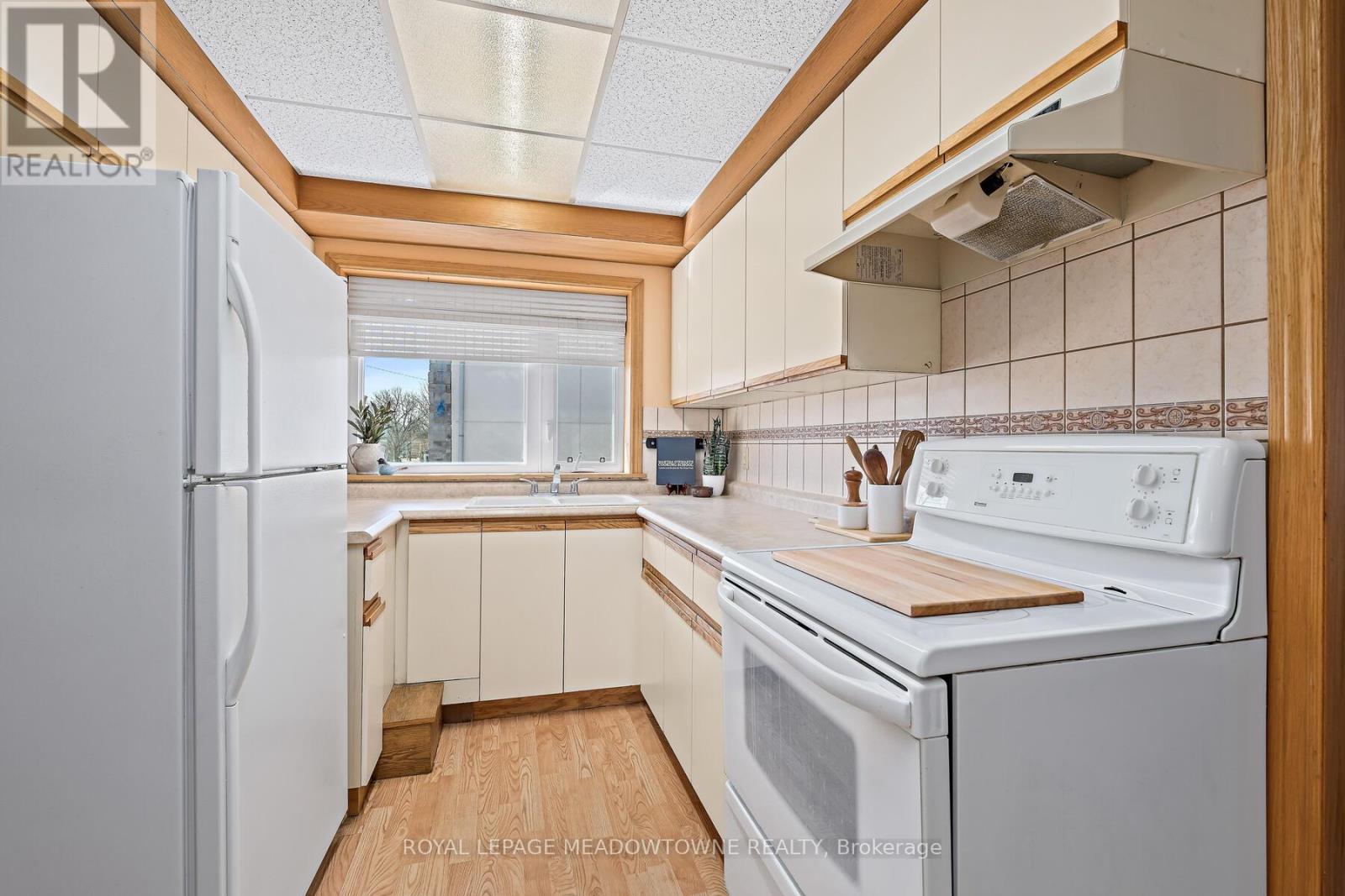 37 Prince Charles Drive, Halton Hills, Ontario  L7G 3T9 - Photo 13 - W12934766