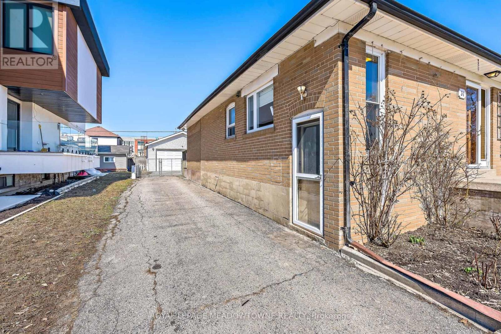 37 Prince Charles Drive, Halton Hills, Ontario  L7G 3T9 - Photo 28 - W12934766