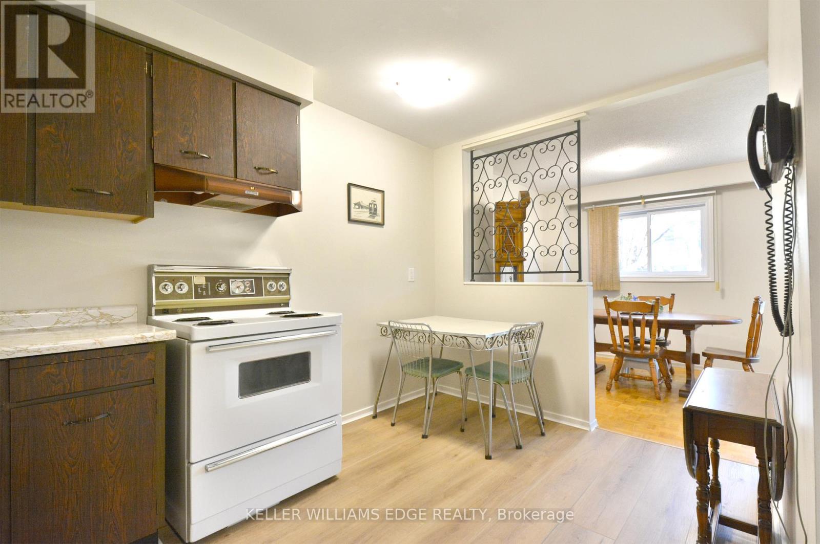 562 Forestwood Crescent, Burlington, Ontario  L7L 4K3 - Photo 10 - W12934798