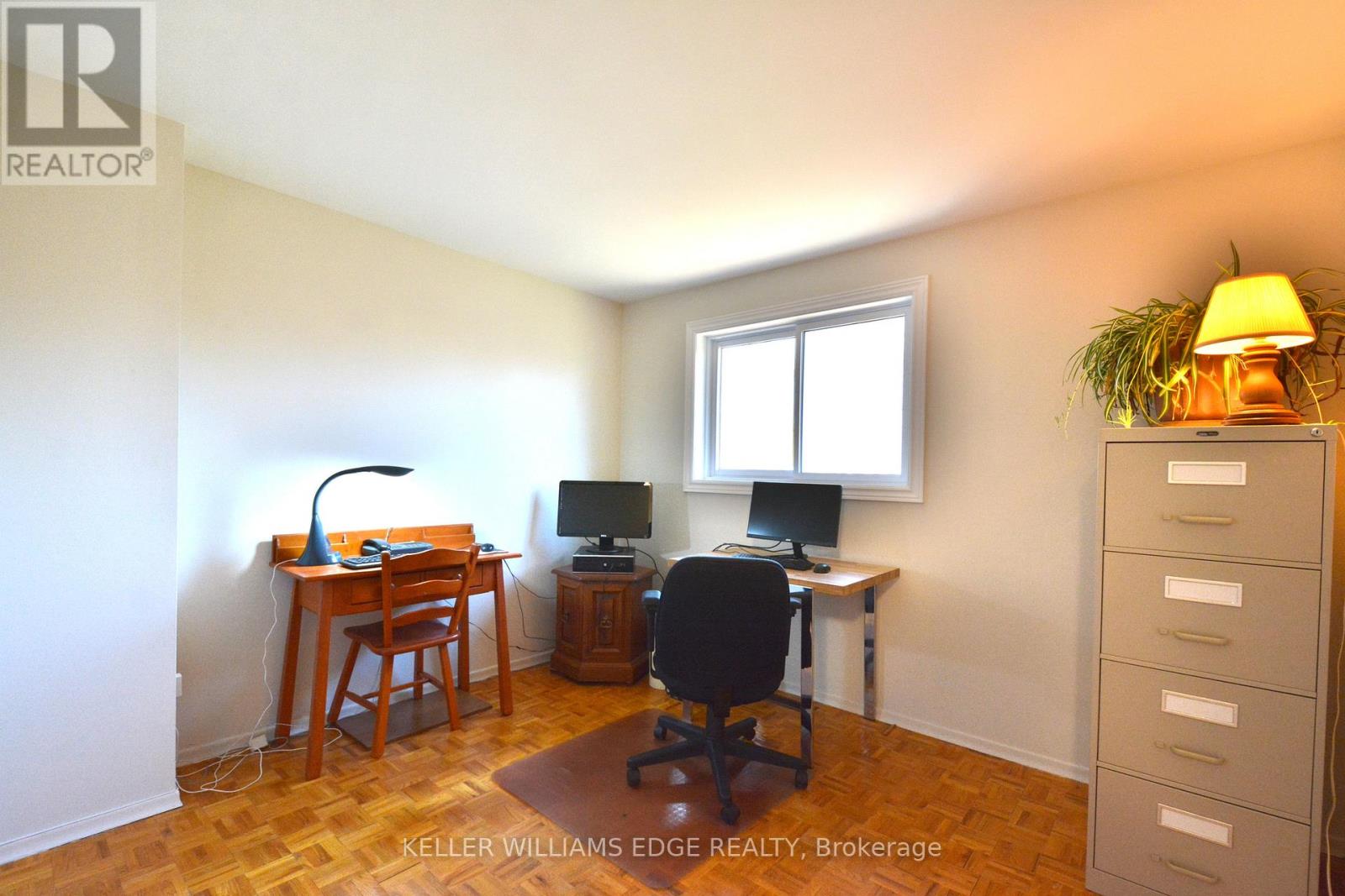 562 Forestwood Crescent, Burlington, Ontario  L7L 4K3 - Photo 16 - W12934798