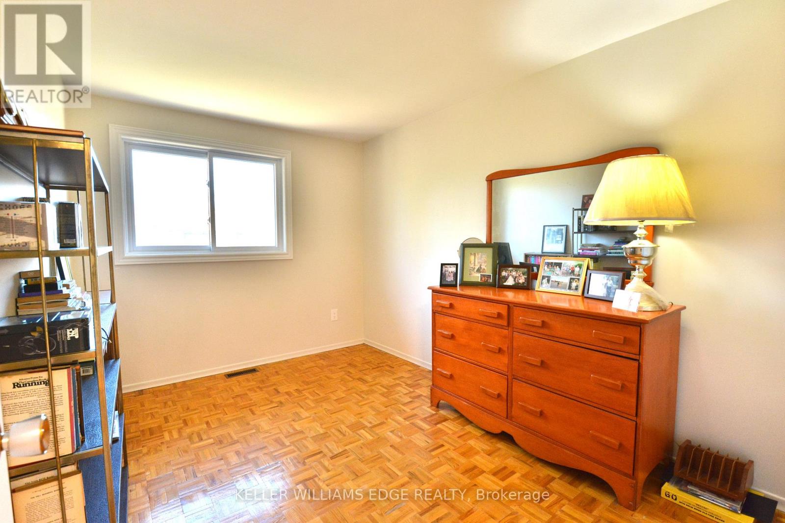 562 Forestwood Crescent, Burlington, Ontario  L7L 4K3 - Photo 18 - W12934798