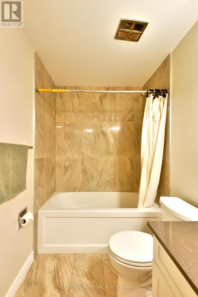 562 Forestwood Crescent, Burlington, Ontario  L7L 4K3 - Photo 20 - W12934798