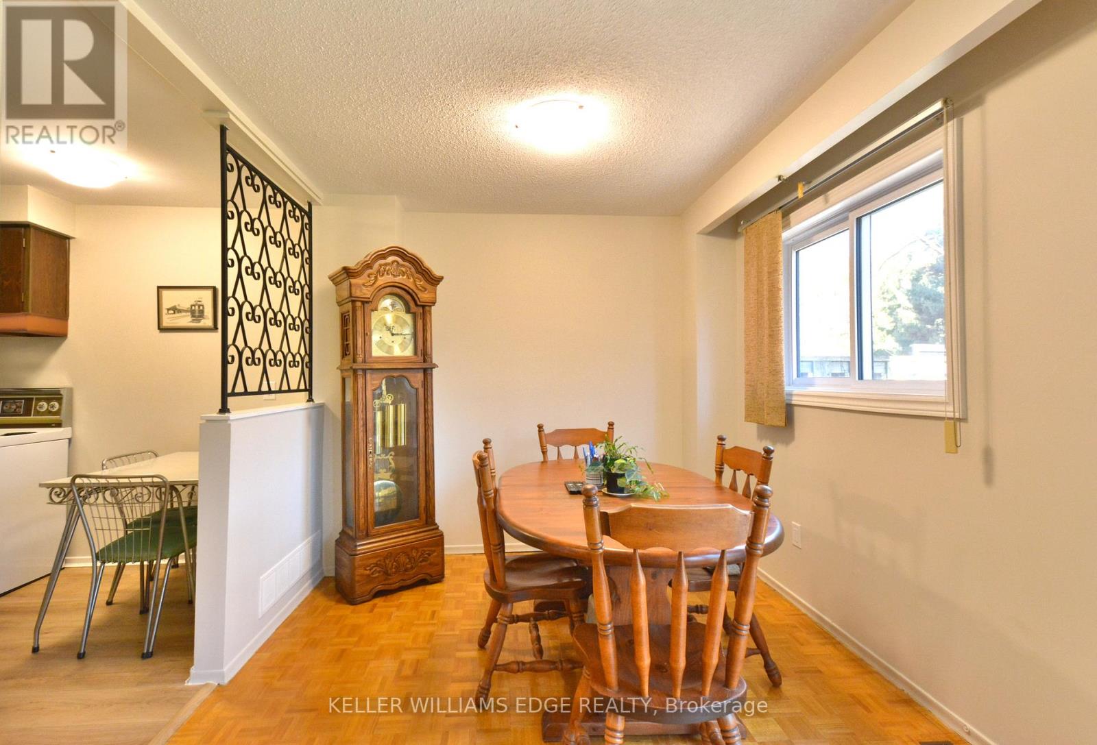 562 Forestwood Crescent, Burlington, Ontario  L7L 4K3 - Photo 8 - W12934798