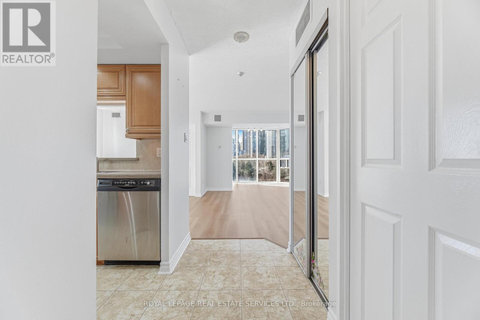 604 - 285 Enfield Place, Mississauga, Ontario  L5B 3Y6 - Photo 10 - W12934800